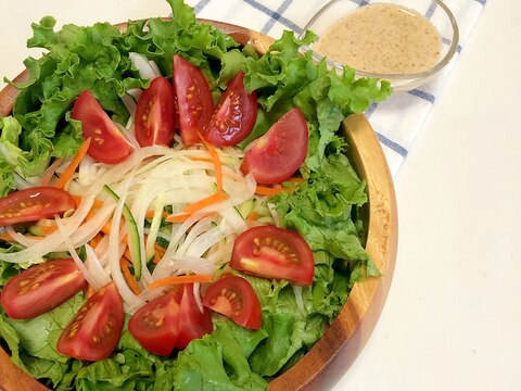 6種類の生野菜サラダ ゴママヨドレッシング♪